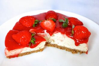 Raw Strawberry cheesecake