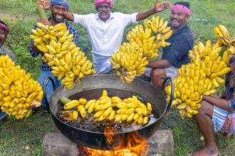BANANA OIL FRY | Banana Balls Recipe | Pazham Bonda | Cooking Sweet Banana Bonda Recipe In Village