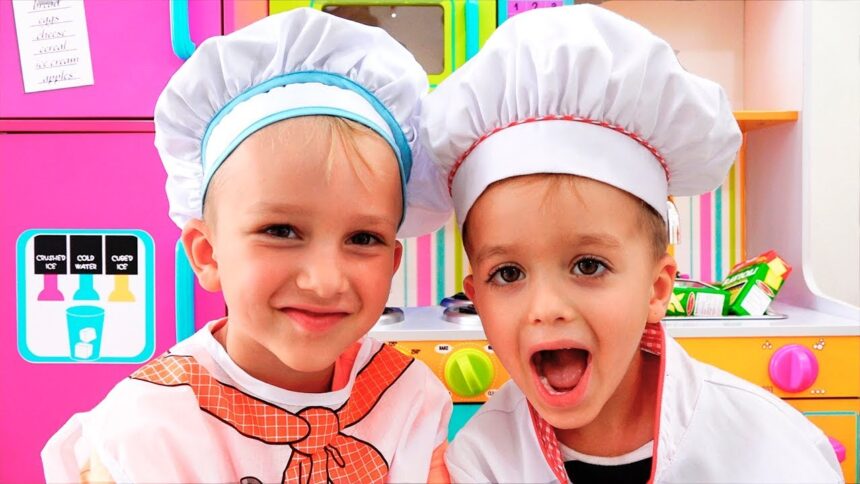Vlad and Nikita play a restaurant and delivering toy dishes