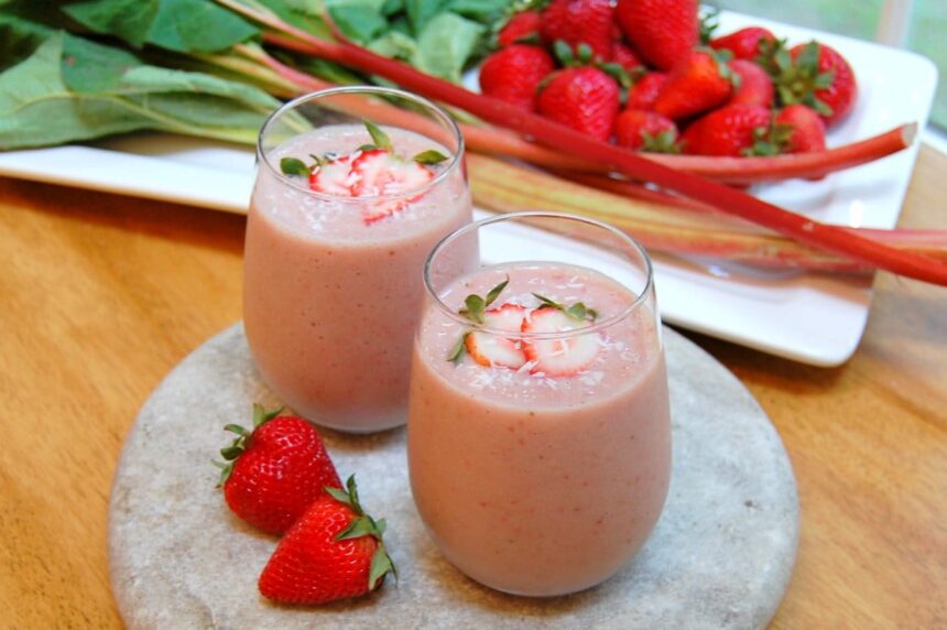 Strawberry Rhubarb Smoothie [Vegan] – One Green Planet