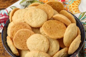 vanilla wafer cookies in a bowl