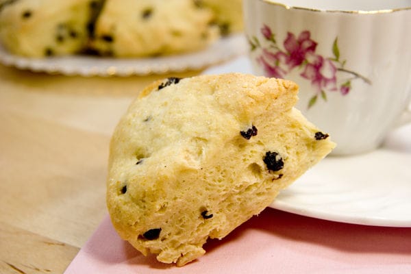 Currant-Lemon Scones [Vegan] – One Green Planet