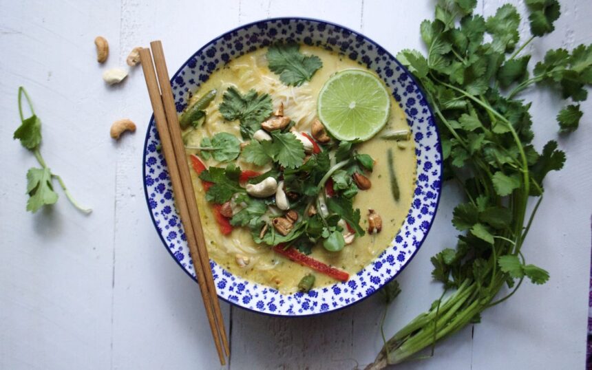 15 Veggie Curry Bowls Perfect For The End of Summer! – One Green Planet