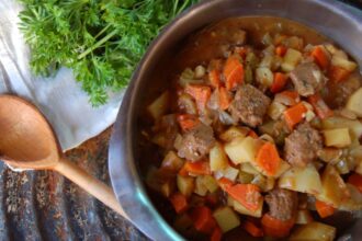 Around the World in 10 Plant-Based Stews Bursting with Flavor! – One Green Planet