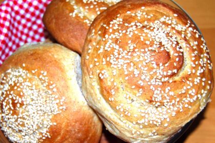 Whole-Wheat Garlic and Herb Sandwich Buns [Vegan] – One Green Planet