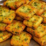 केवल 2 कच्चे आलू से बना गरमा गरम कुरकुरा नाश्ता जो भी खाए खाता ही जाए | crispy aalu ka nashta