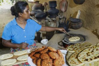 Chicken naan roti and masala vade/ A village food bursting with flavor.    village kitchen recipe
