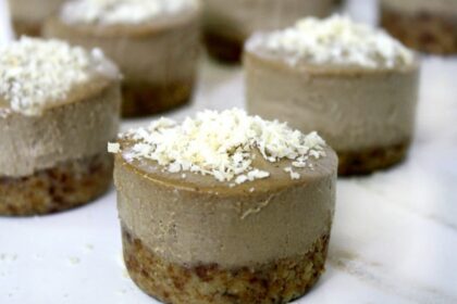Acai Berry and Banana Mini Cheesecakes [Vegan] – One Green Planet