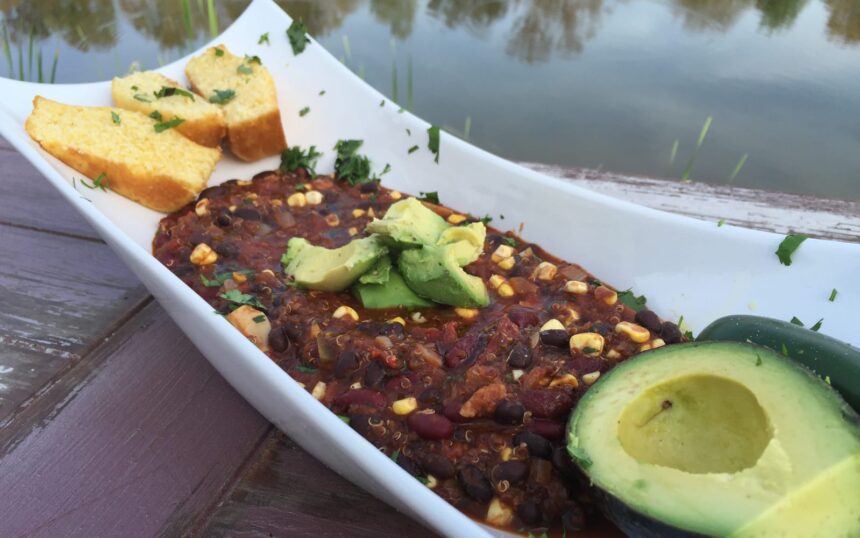 Red Quinoa and Black Bean Beer Chili [Vegan] – One Green Planet