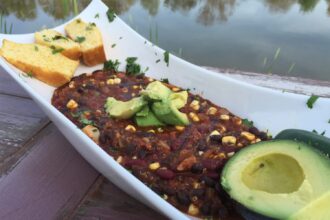 Red Quinoa and Black Bean Beer Chili [Vegan] – One Green Planet