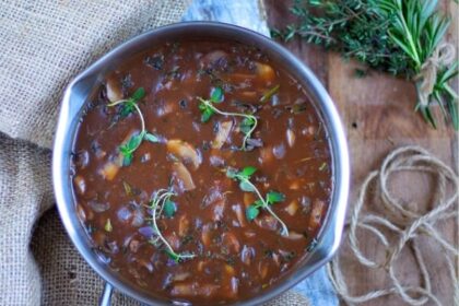 Mushroom Gravy [Vegan] – One Green Planet