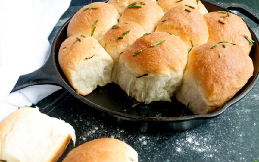 Thanksgiving Skillet Rolls [Vegan] – One Green Planet