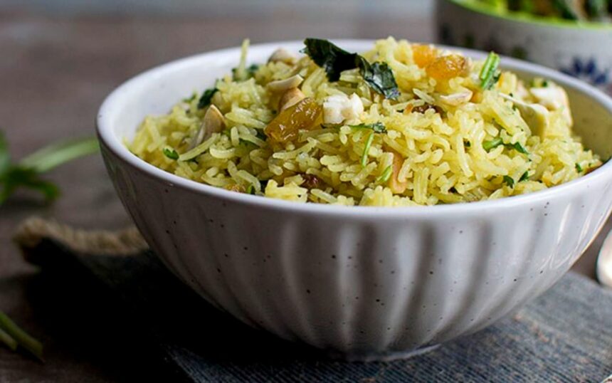 Curried Rice With Raisins and Cashews [Vegan] – One Green Planet