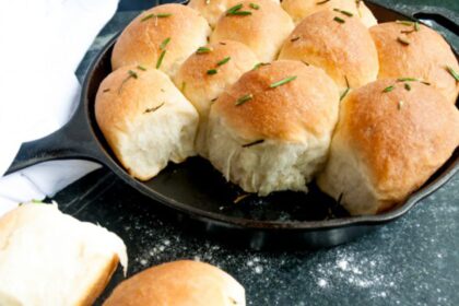 Thanksgiving Skillet Rolls [Vegan] – One Green Planet