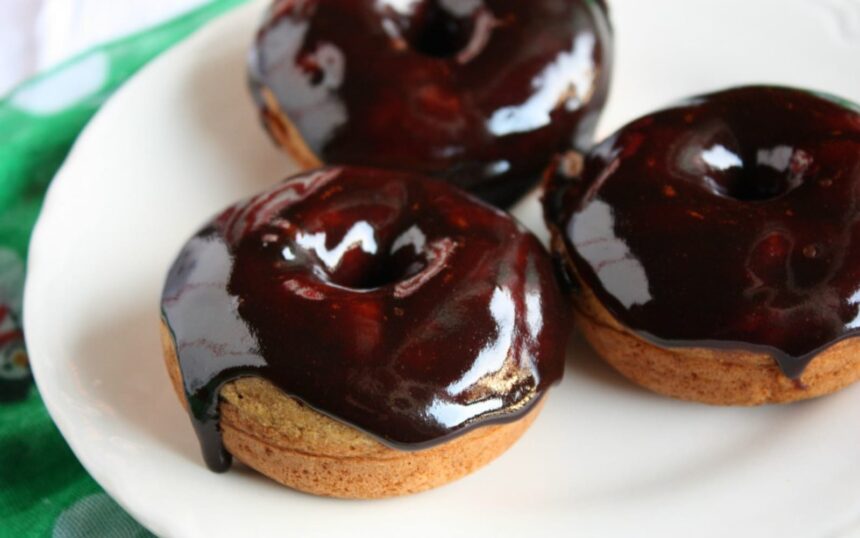 Holiday Spiced Doughnuts With a Cinnamon Chocolate Glaze [Vegan] – One Green Planet