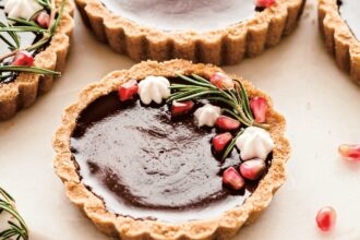 Gingerbread Spiced Pies [Vegan] – One Green Planet
