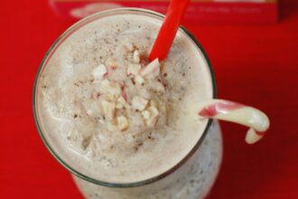 Peppermint Chocolate Chip Holiday Shake [Vegan] – One Green Planet