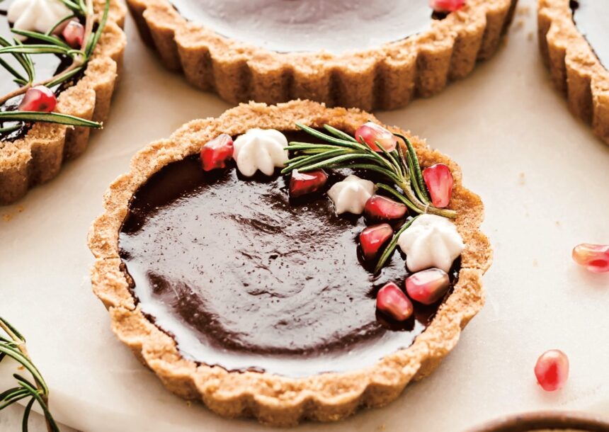 Gingerbread Spiced Pies [Vegan] – One Green Planet