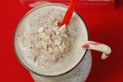 Peppermint Chocolate Chip Holiday Shake [Vegan] – One Green Planet