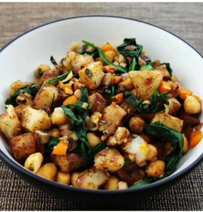 Warm Potato Salad With Spinach and Chickpeas [Vegan] – One Green Planet