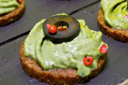 Spinach and Turmeric Cheese Party Bites [Vegan, Gluten-Free] – One Green Planet