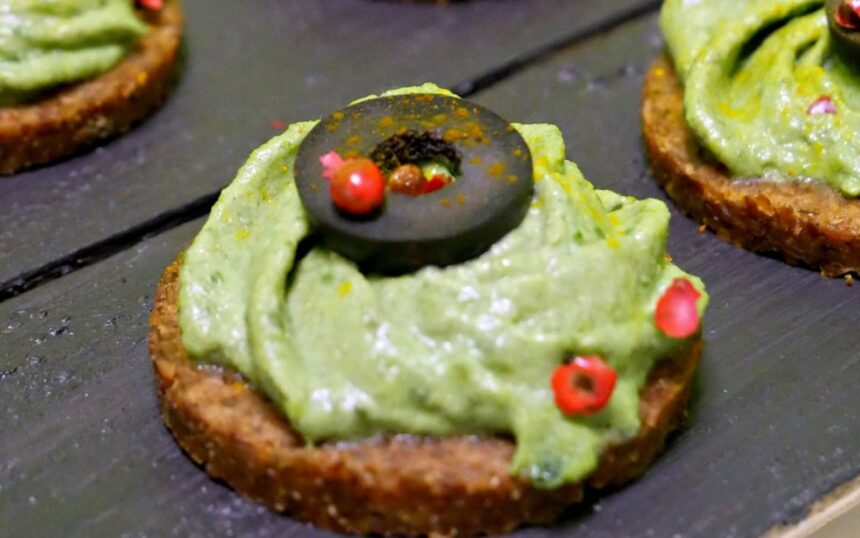 Spinach and Turmeric Cheese Party Bites [Vegan, Gluten-Free] – One Green Planet