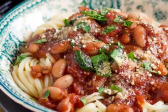 White Bean and Spinach Ragu [Vegan] – One Green Planet