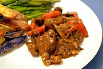 Seitan and Mushroom Bourguignon [Vegan] – One Green Planet