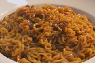 How A Hungry Michelin Star Chef Makes Instant Ramen After Work!