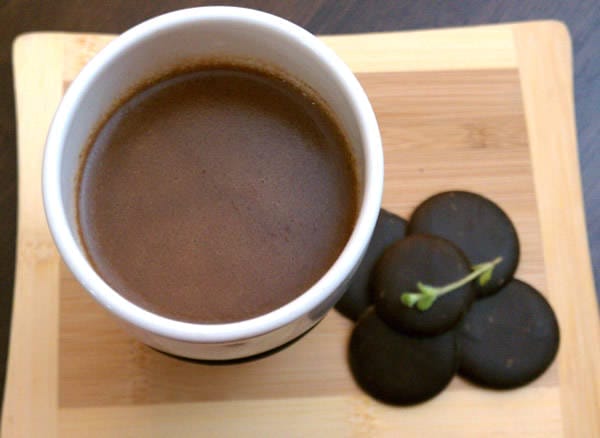 Sexy Slow Cooker Kahlua Mint Hot Chocolate [Vegan] – One Green Planet