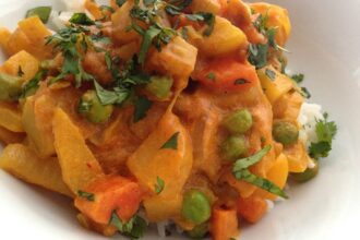 Quick Vegetable Coconut Curry [Vegan] – One Green Planet