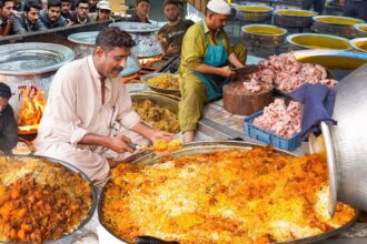 Karachi Legendary Chicken Biryani Recipe | Huge Biryani Making at Roadside | Pakistani Street Food